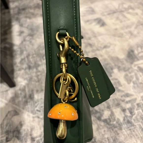 NWOT Coach Hunter Green Curve Zip Bag (with charm) - Picture 4 of 14